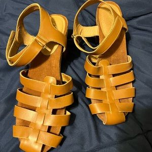 Sudini Carrara Women’s dress sandals in size 9